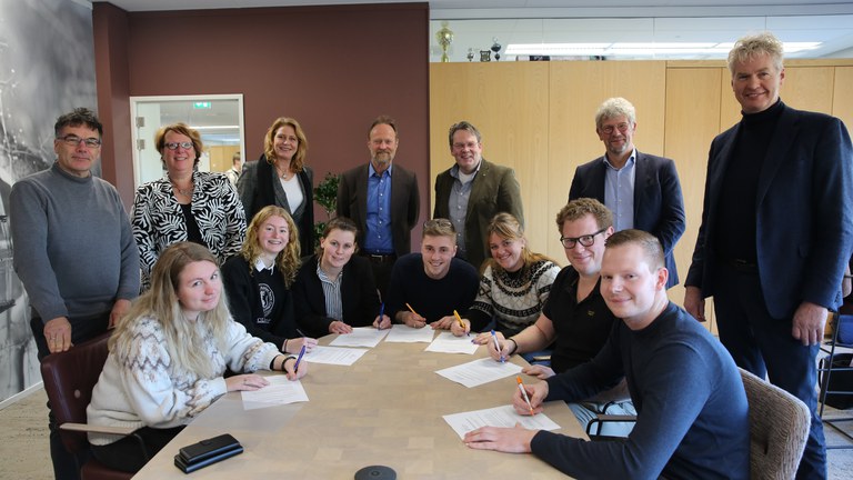 De handtekening is gezet.JPG De handtekening is gezet.JPG