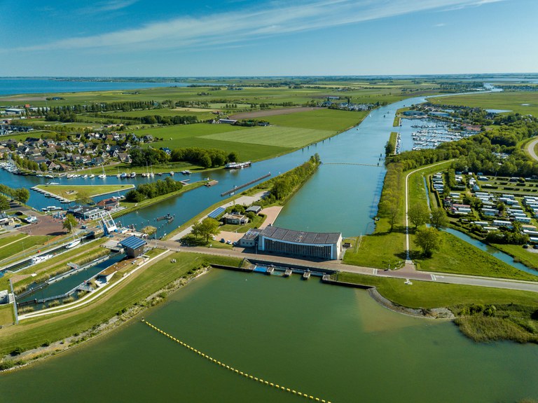 Foto 1 Hooglandgemaal met IJsselmeerdijk Foto Daniël Hartog.jpg Foto 1 Hooglandgemaal met IJsselmeerdijk Foto Daniël Hartog.jpg