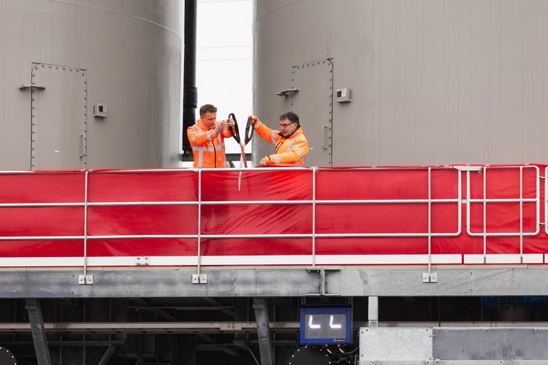 AronWeidenaar_Foto 1 Lint door knippen.jpg