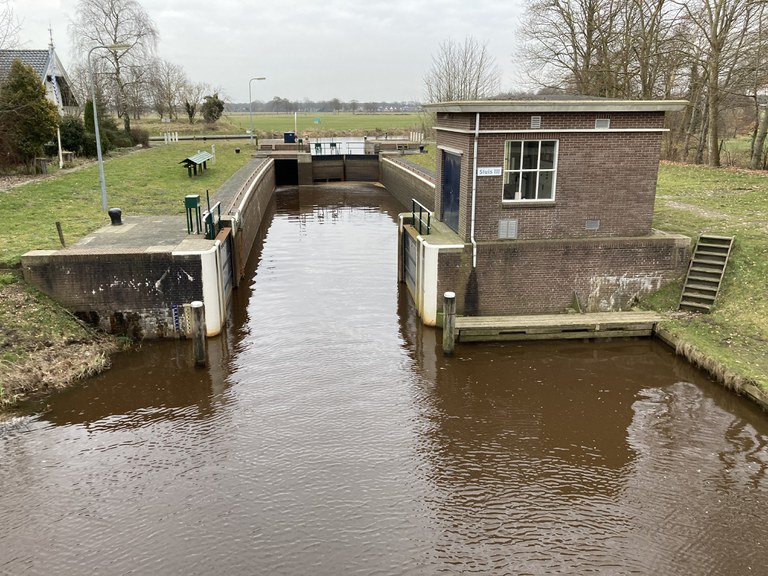 Foto 1 Sluis III bij Oosterwolde met rechts de opmaling.jpg