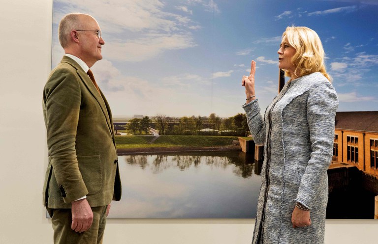 Luzette Kroon legt de eed af Luzette Kroon legt de eed af