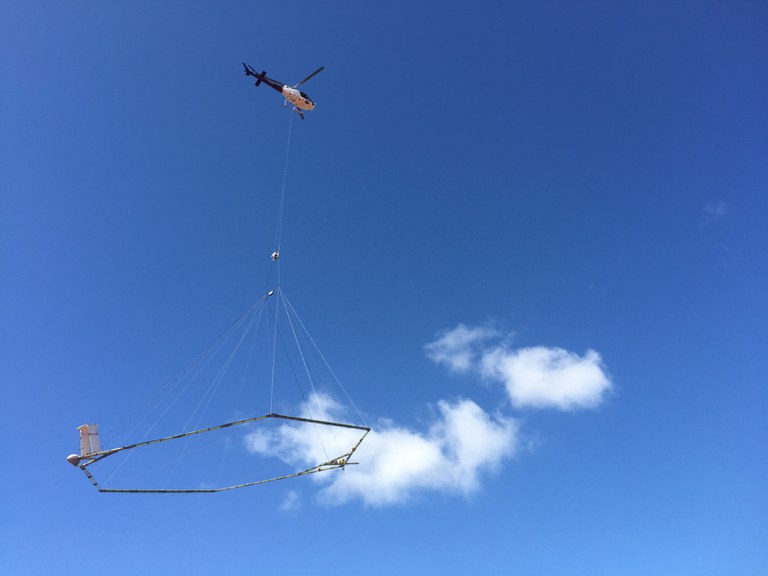 helikopter met meetring - copyright SkyTEM